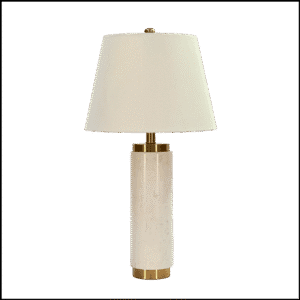 Com design clássico contemporâneo, o Abajur Marblebrass High combina minimalismo e sofisticação em uma peça única. Sua base cilíndrica é confeccionada em resina de mármore branco com acabamento acetinado, enriquecida com detalhes em latão dourado polido, unindo elegância e sustentabilidade. A cúpula translúcida em tecido de linho branco suaviza a luz, criando uma atmosfera acolhedora e convidativa para qualquer ambiente.