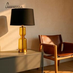 Abajur de vidro na cor bronze com detalhes em bronze e cúpula marrom