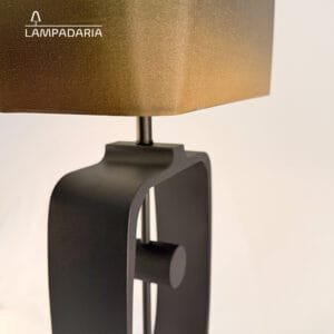 Lampadaria, Abajures exclusivos e de alta qualidade em aço carbono na cor preta, pintura eletrostática, base com design vazado exclusivo e pantalha pantalha retangular opaca em tecido dark brown leather