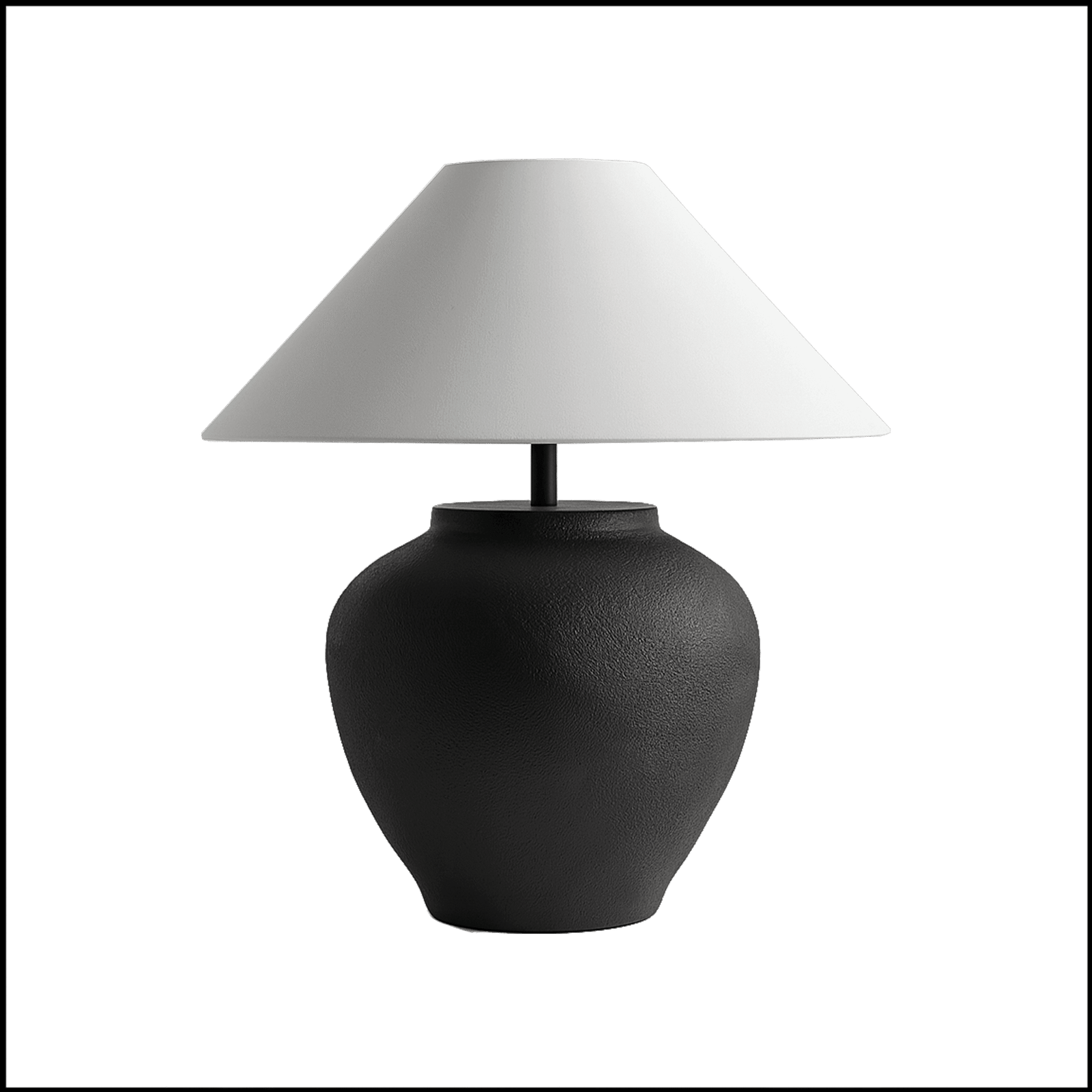O Abajur Blackceramic da Lampadaria é uma peça de design contemporâneo que une rusticidade e minimalismo em uma combinação única. Sua base em cerâmica artesanal na cor preta, inspirada em antigas ânforas e confeccionada manualmente, conta com detalhes em metal que agregam sofisticação ao conjunto. A cúpula cilíndrica translúcida em tecido linho cru suaviza a luz, criando uma atmosfera acolhedora e confortável para todo tipo de ambiente.
