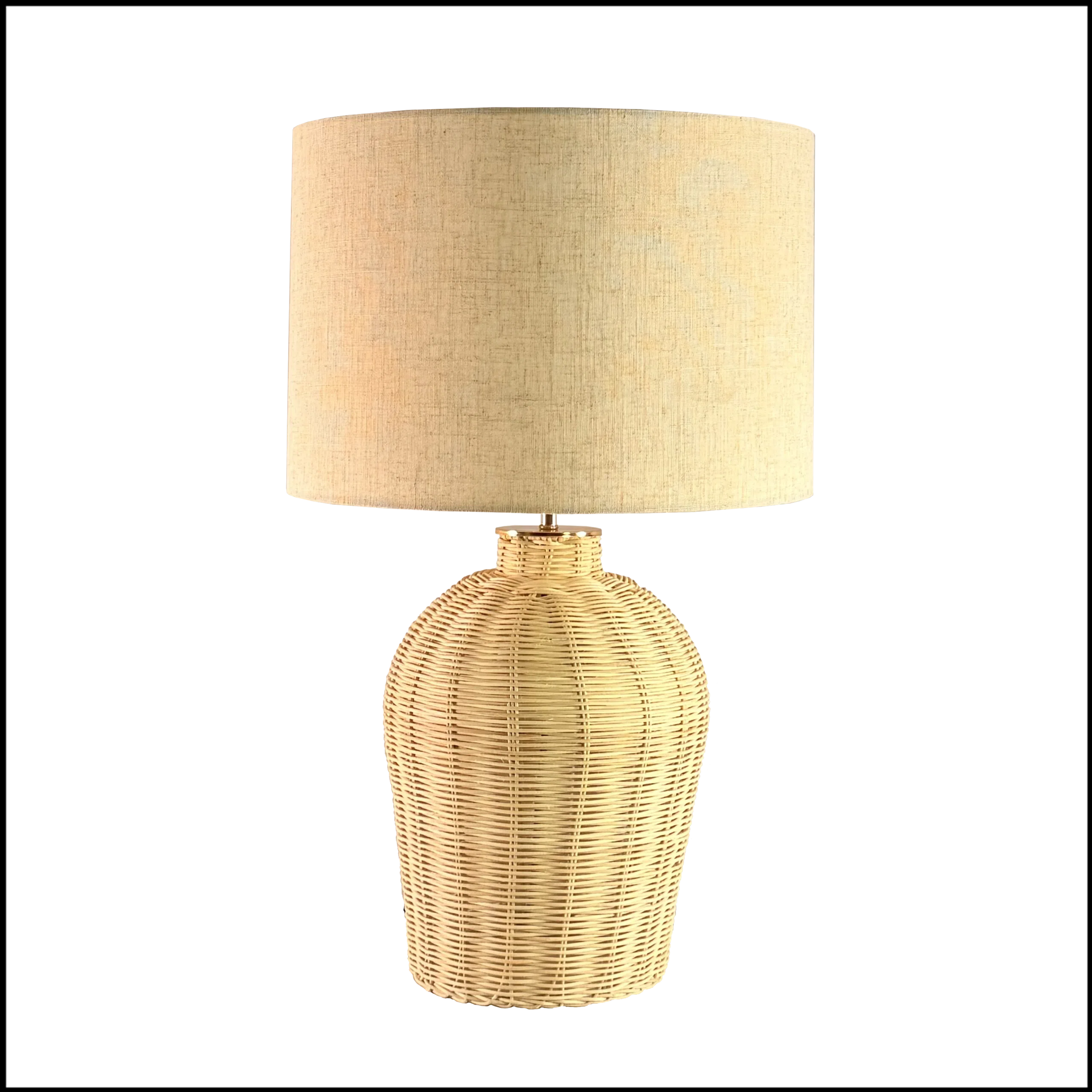 Abajur Rattanweave em rattan natural em tom claro com base em trama ondulada e pantalha translucida em tecido linho cru mesclado